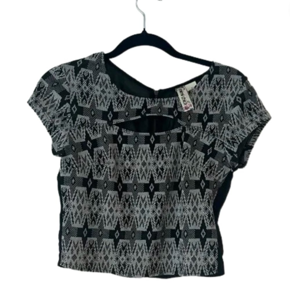 Mimi chica small party dinner crop top